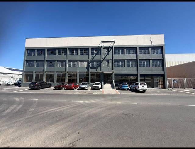 1,900M² WAREHOUSE TO LET IN PAARDEN EILAND